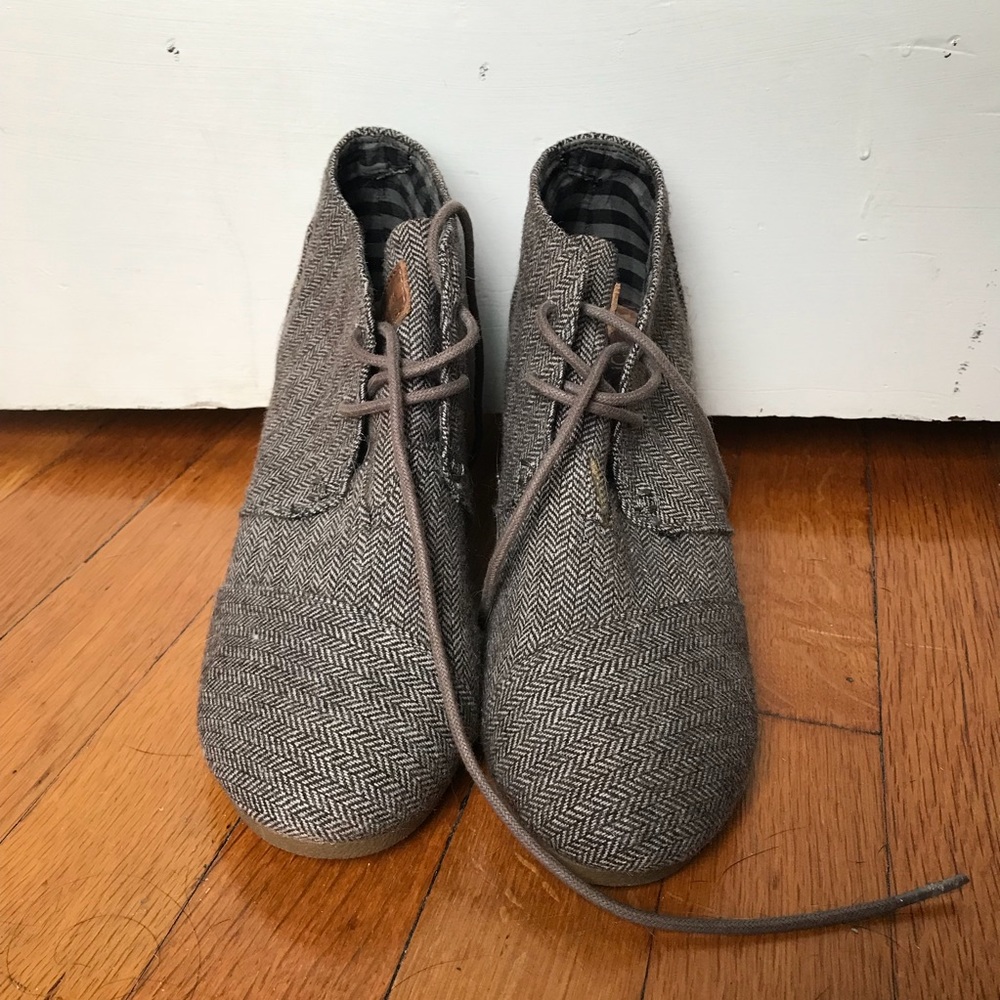 Tom’s Herringbone Wedges